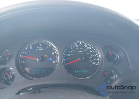 2008 Chevrolet Suburban 1500 Lt z USA, uszkodzony, nr VIN 3GNFC16058G223941